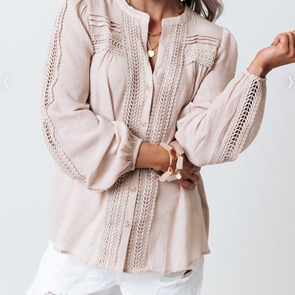 NWOT Eyelet patterned neutral tone blouse size S - Picture 3 of 10